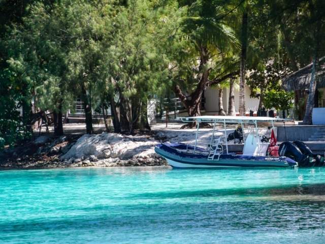 The dive base and its pontoon on the lagoon